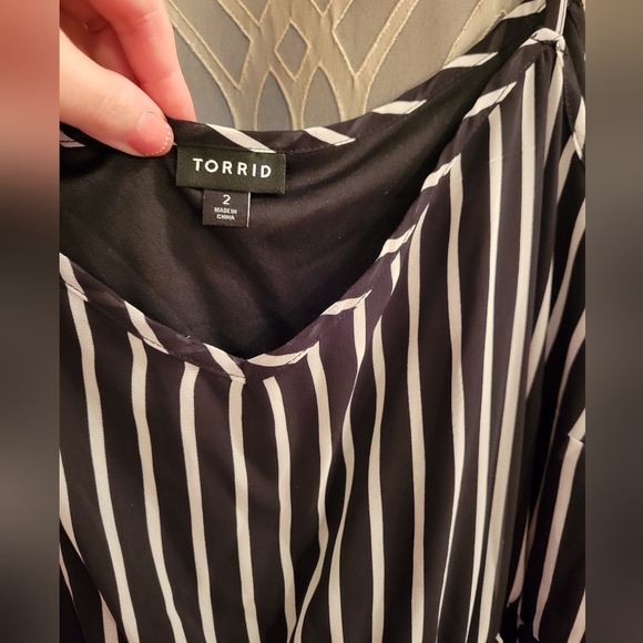 Torrid chiffon striped midi dress. Size 2 - Picture 3 of 4